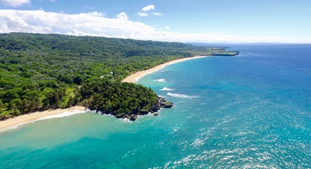 Playa Grande is a huge golden beach, perfect for bathing in, and a superb venu for a seafood lunch