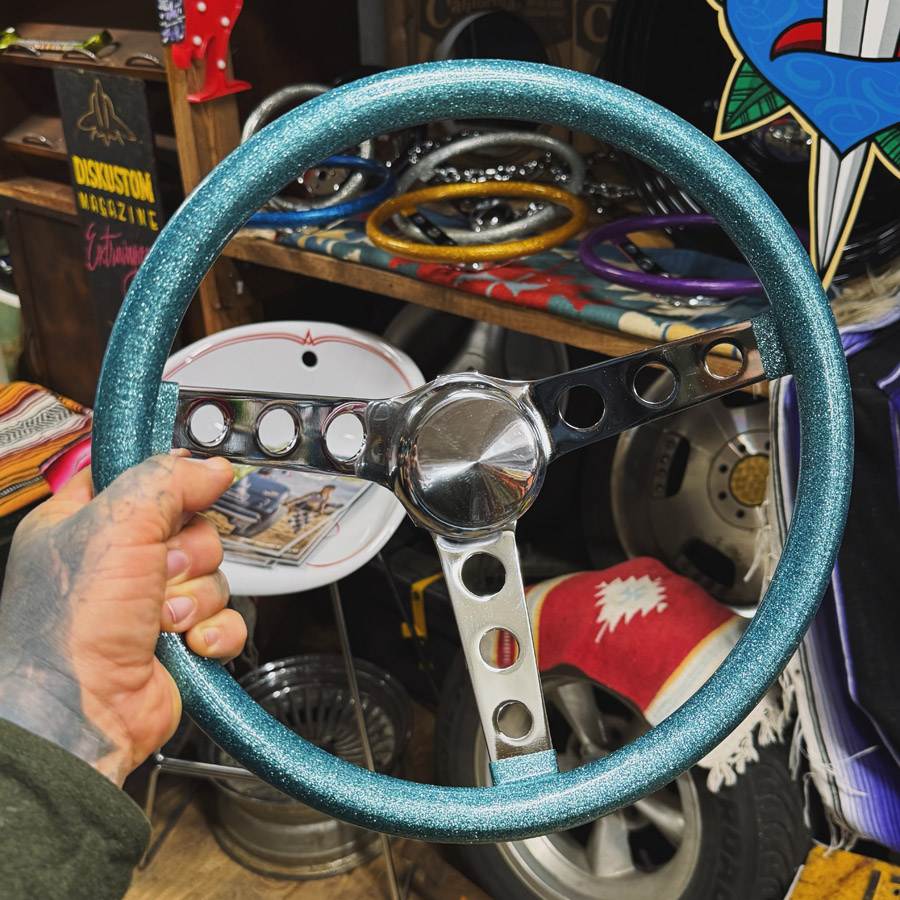 Galaxy Blue MOONEYES California Metal Flake steering wheel • Stiff
