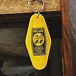 Mooneyes keychain hoteltag yellow 1