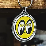 Mooneyes keychain logoclear 1