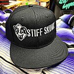 Stiff skunk cap black grey 1