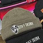 Stiffskunk logo fisherman beanie olive 1