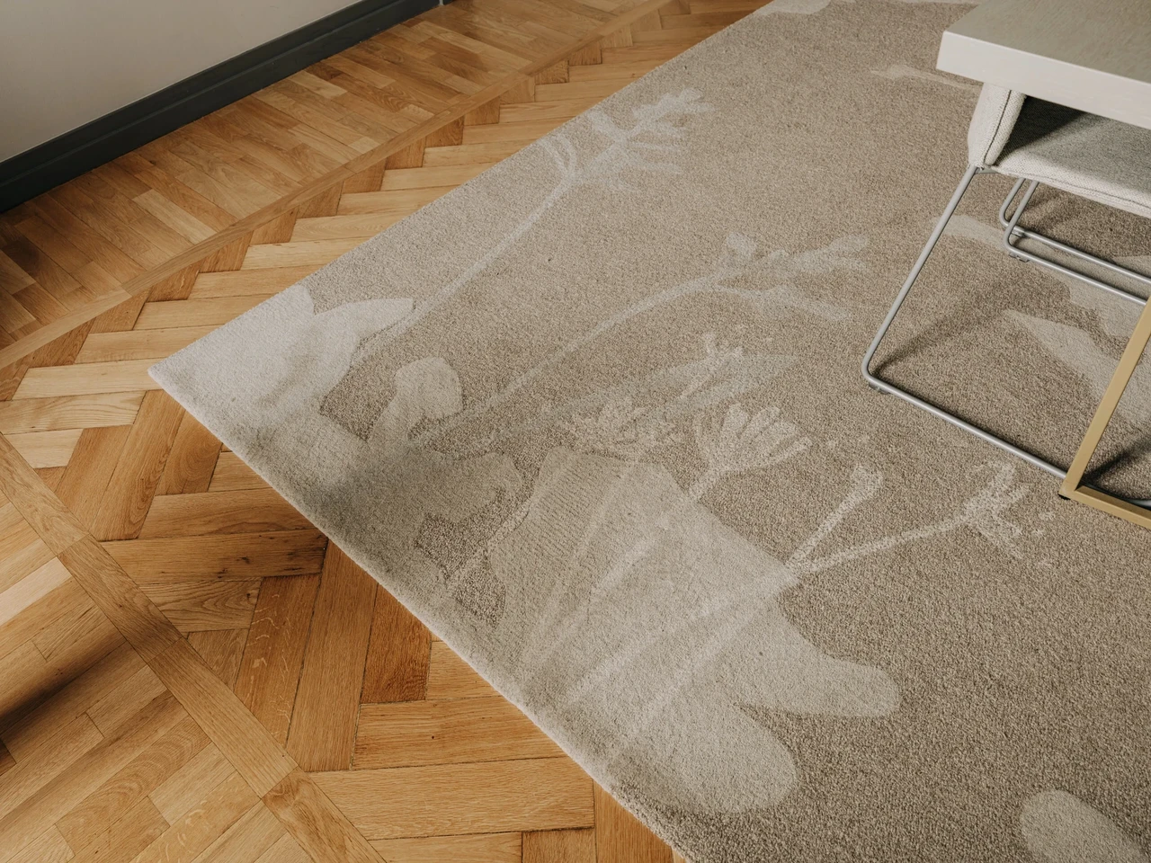 Põllulillelise mustriga vaipkatted viivad mõtted tagasi lapsepõlve.