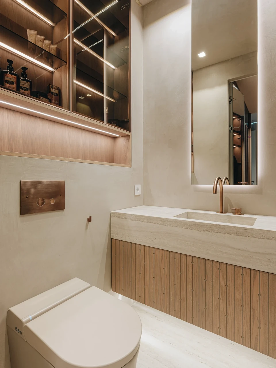 Mahe hallikas marmorino loob vannituppa naturaalse ja hubase tunde.