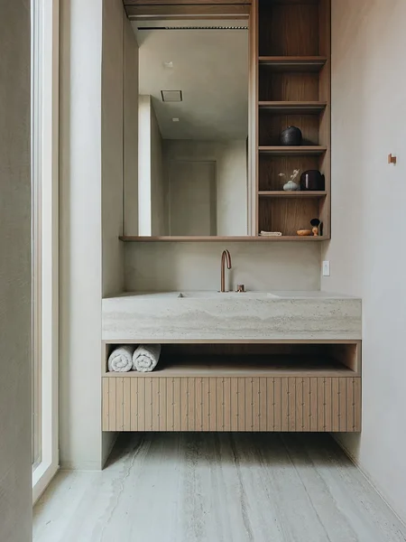 Lubimarmorino kivine pind katmas vannitoa  seinu ja lage