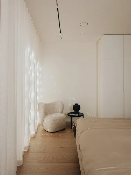 Valgusel on sel kodus oluline osa ning just valguse käes hakkab looduslik viimistlus elama