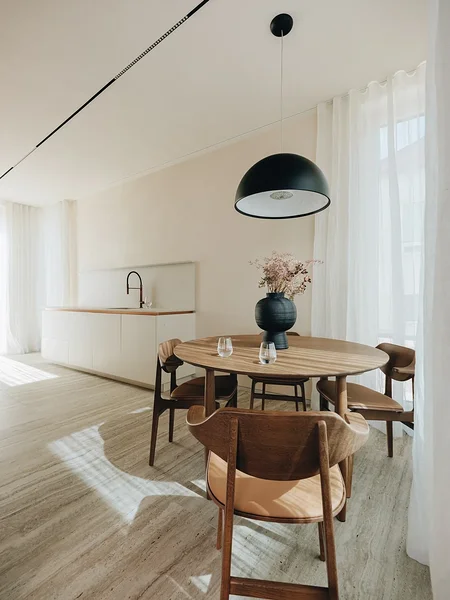 Savimarmorino pilvine tekstuur seintel ja laes