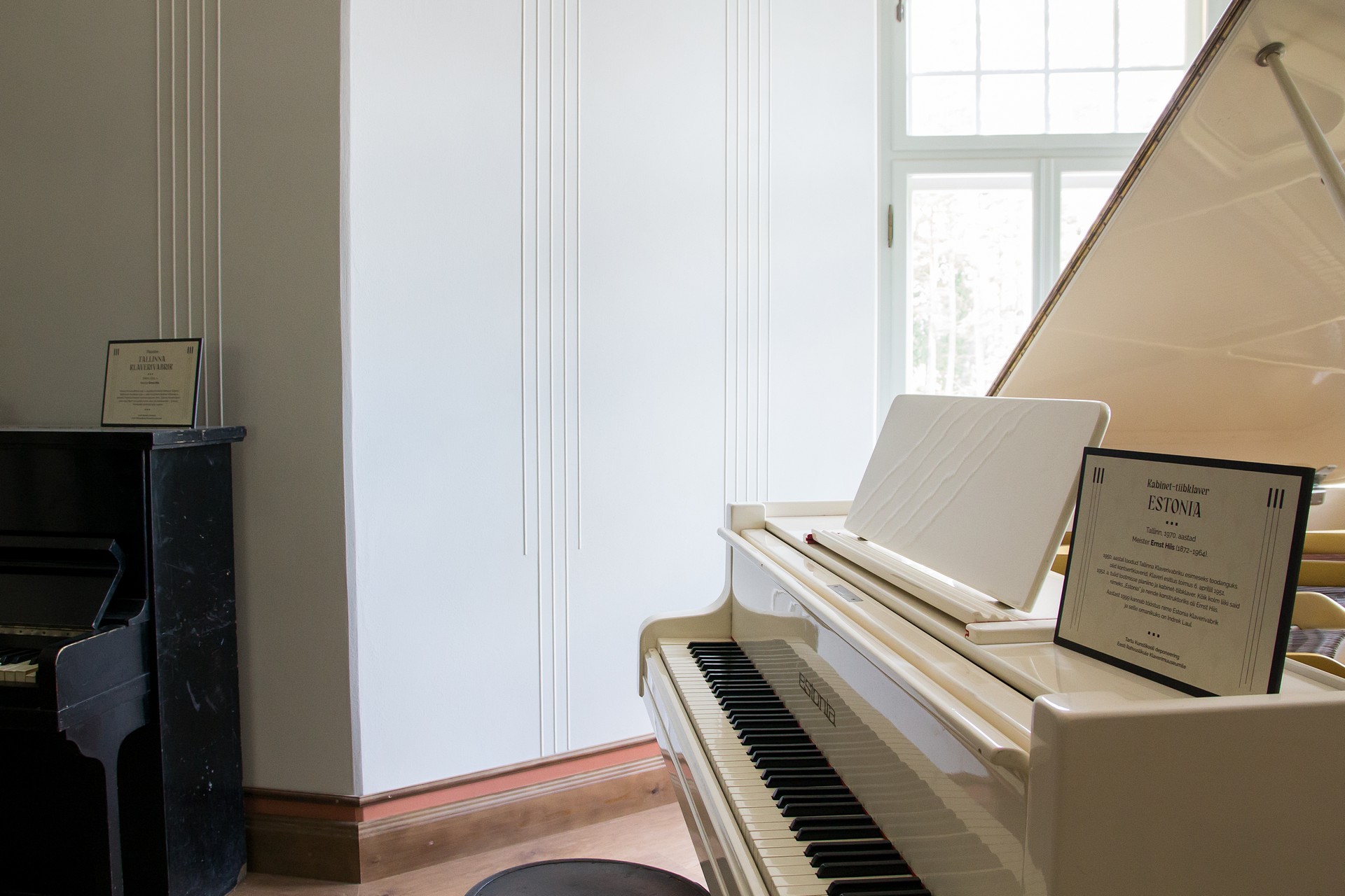 Holdre lossi saalid said lubivärvitud uuenduse