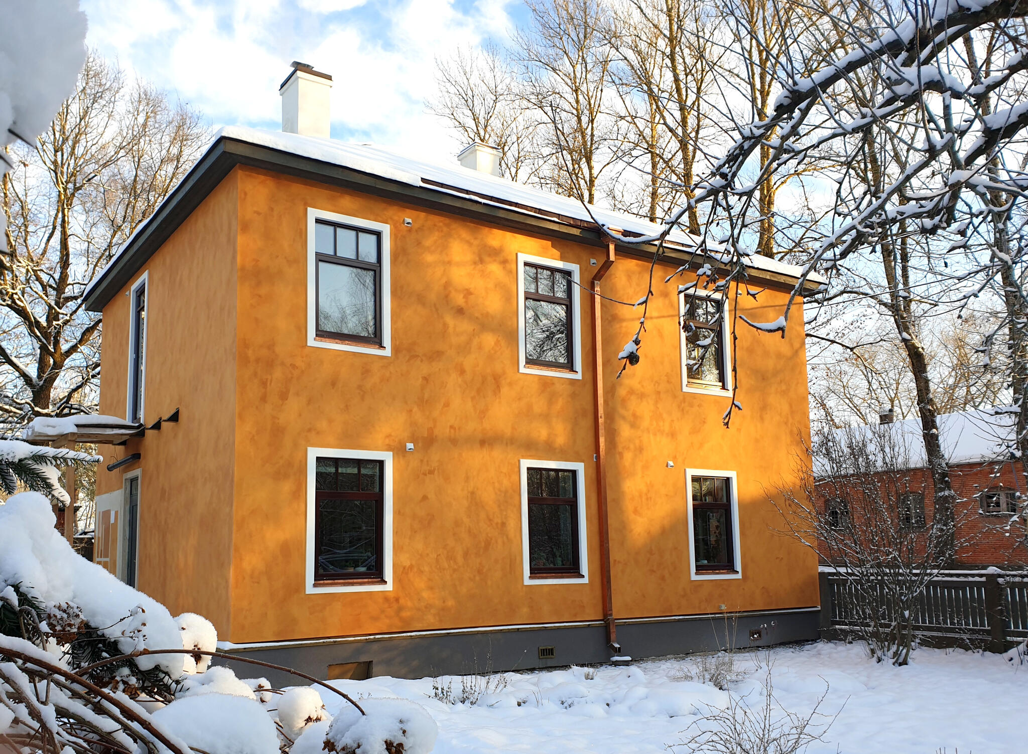 Pillirooplaadi ja termokrohviga soojsutatud fassaad Tartus