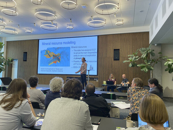 Johannes Vind presenting 3D model of Estonian phosphorite deposit at the meeting. 