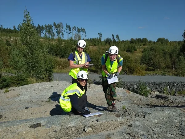 Team working on Hyypiämäki quarry outrcorp.