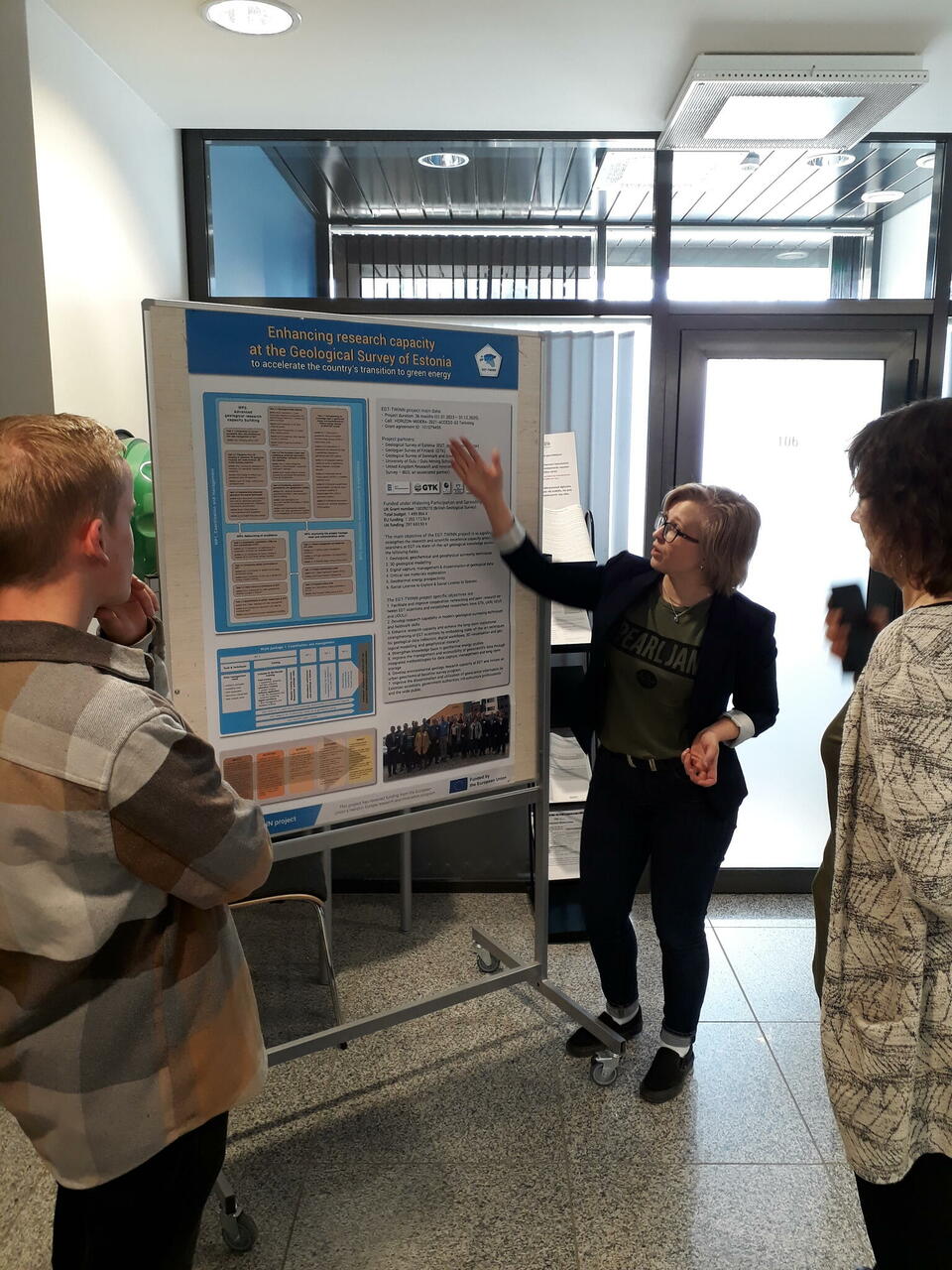 Kairi Põldsaar (EGT-TWINN head of communications) introduces the project at the conference poster session.