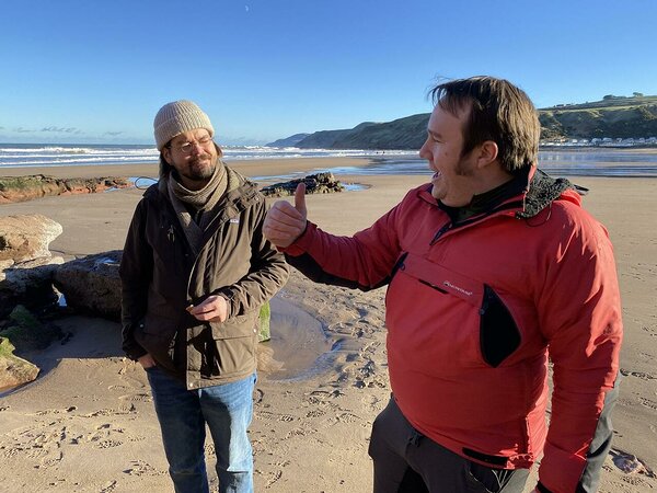 Tim Kearsey (right) explaining the formation of the Devonian rocks at Peasey Bay to Ville Järvinen (GTK). Photo: Heikki Bauert.