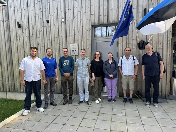 Group photo in front of the Arbavere Research Center main house