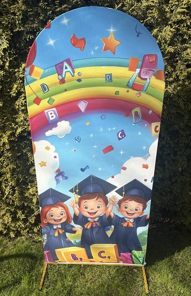 Photo backdrop for kindergarten graduation / kindergarten graduation party decorations
