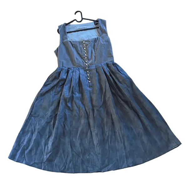 Moodne hall dirndl kohe olemas 