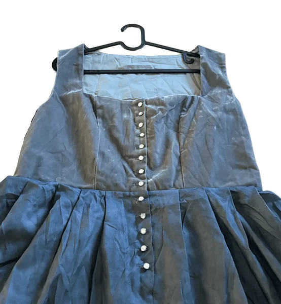 Hall dirndl kohe olemas 