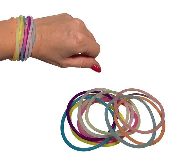 Värvilised käevõrud stiilipeoks