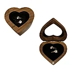 Puidust südamekujuline sõrmusekarp