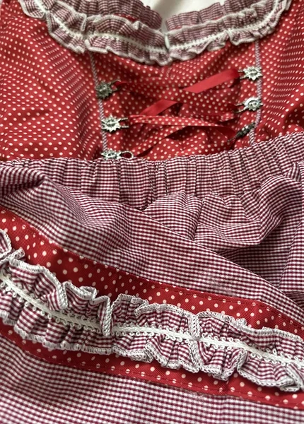 Oktoberfesti dirndl / kantri / punamütsikese kleit