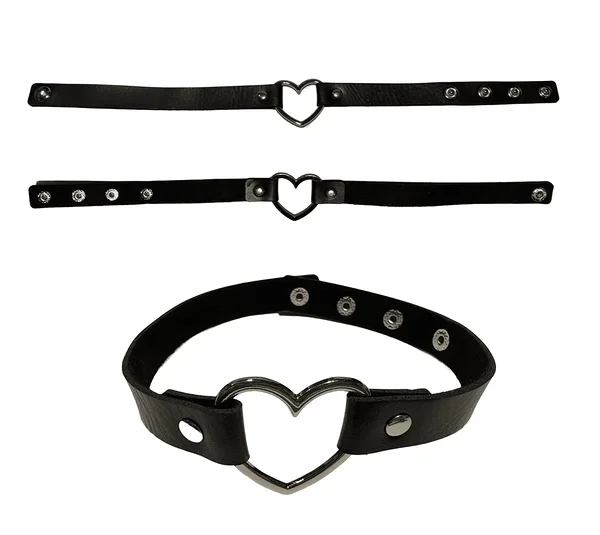 Leather necklace with heart / choker / faux leather necklace