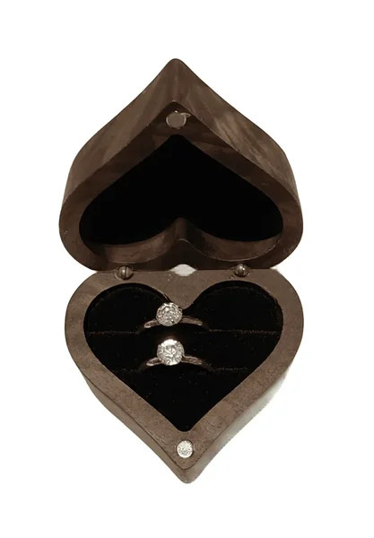 Puidust sõrmusekarp pulma