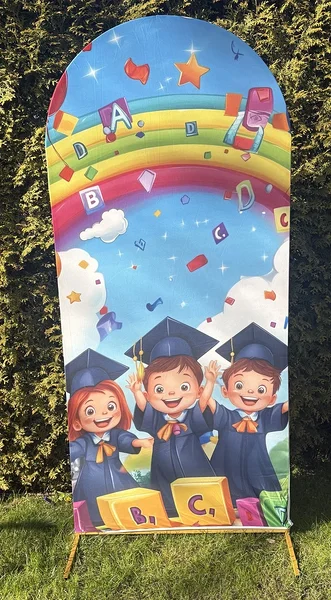Photo backdrop for kindergarten graduation / kindergarten graduation party decorations