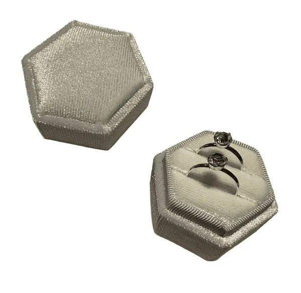 Valge sõrmusekarp pulma kahele sõrmusele