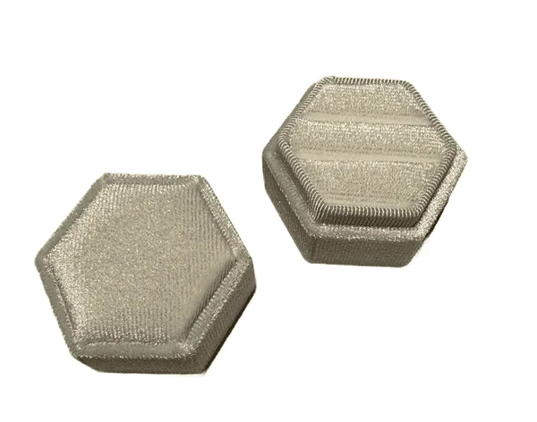 Valge sõrmusekarp pulma kahele sõrmusele