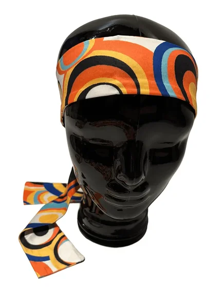 Disko või hipi säärised ja peapael