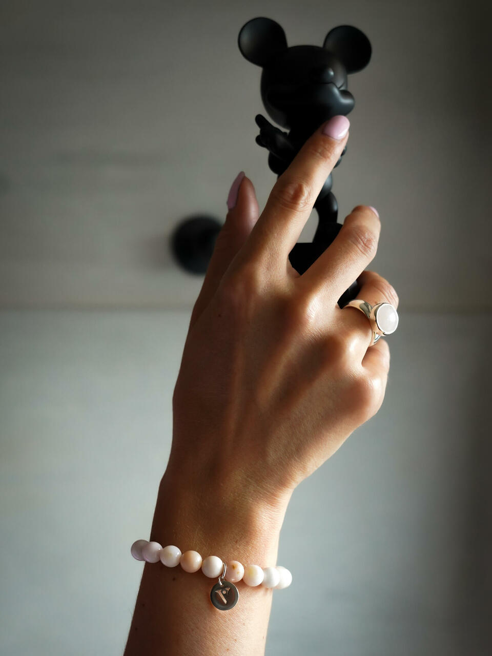 Roosa kvartsiga pulgasõrmus