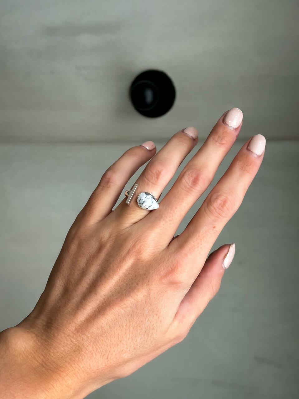 Lahtine sõrmus “Lumine väli”