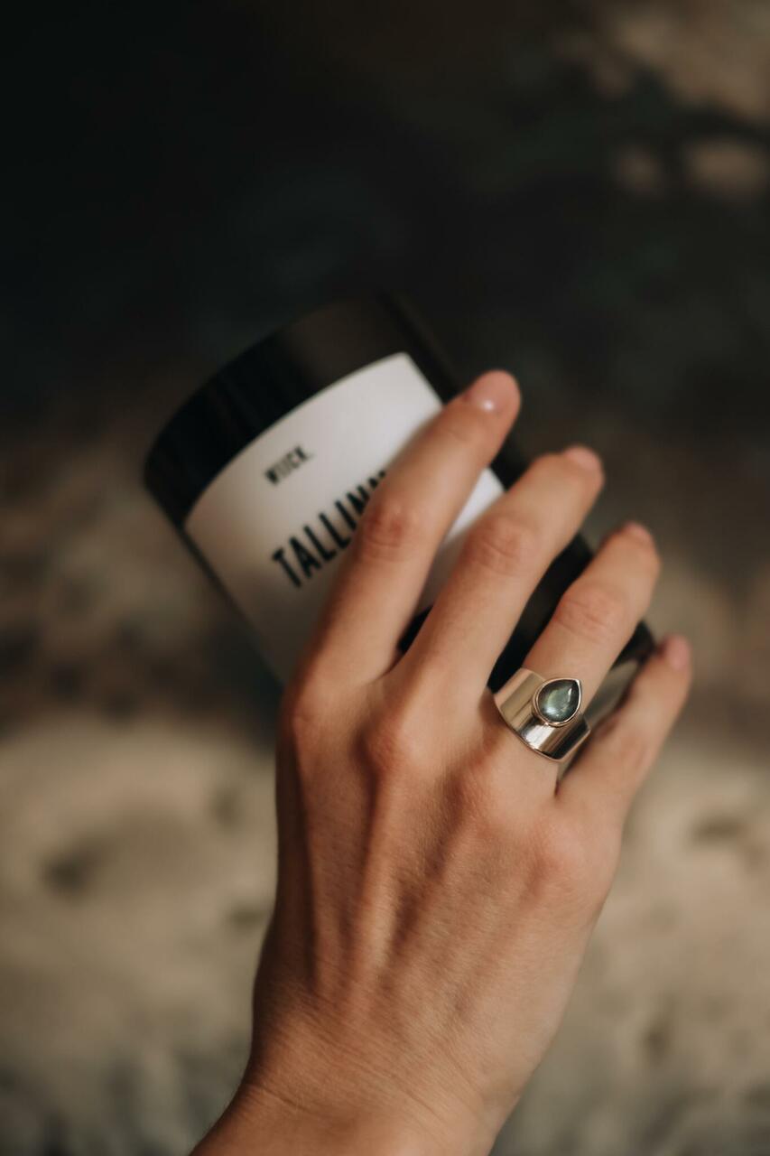 Labradoriidiga signature sõrmus