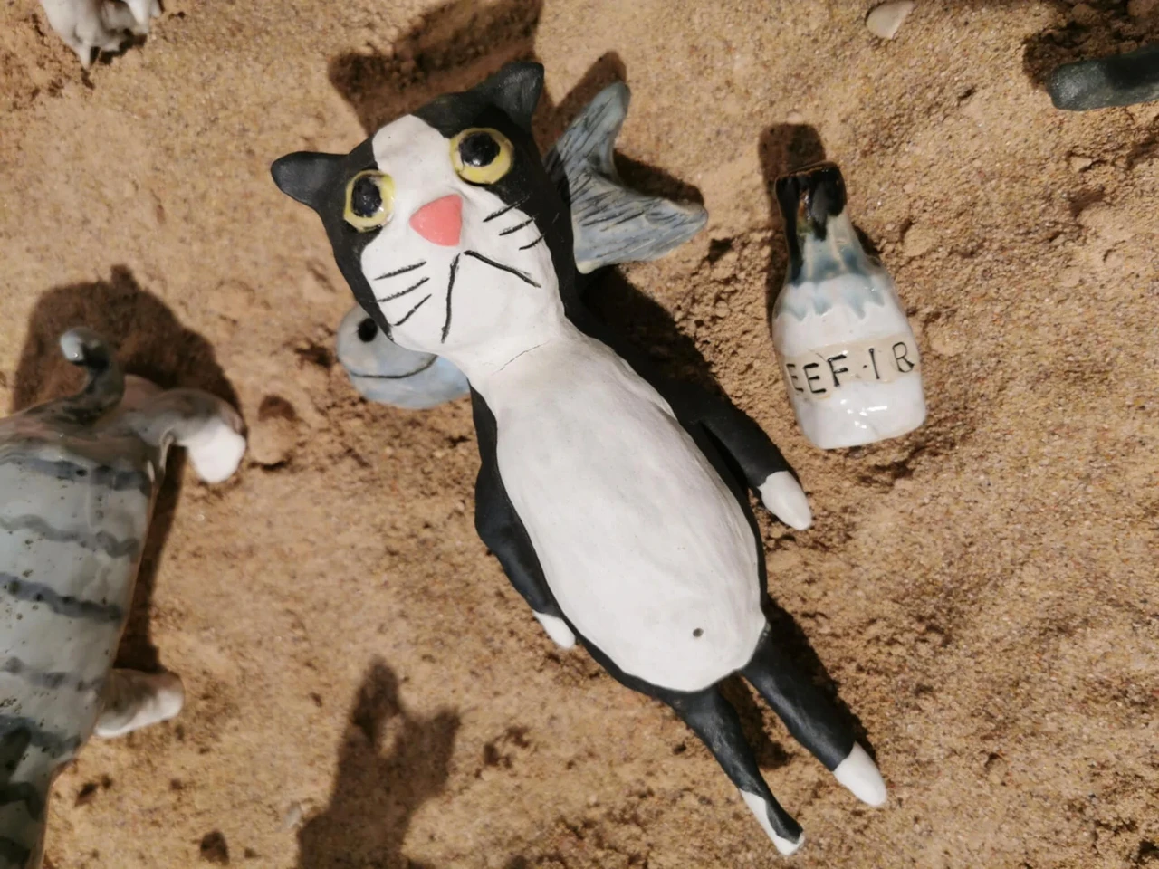 Näitus Perega rannas