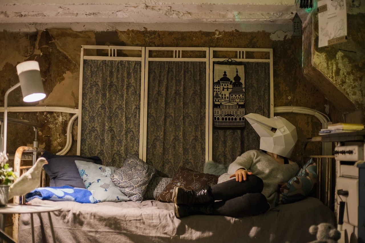 Voronja Vares, tARTu poe pööningul