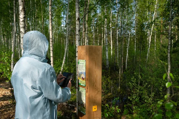 Sindi lähistel asuval harrastusteaduse rajal saavad jalutajad teha loodusvaatlusi. Foto: Anna Birgitta Erikson