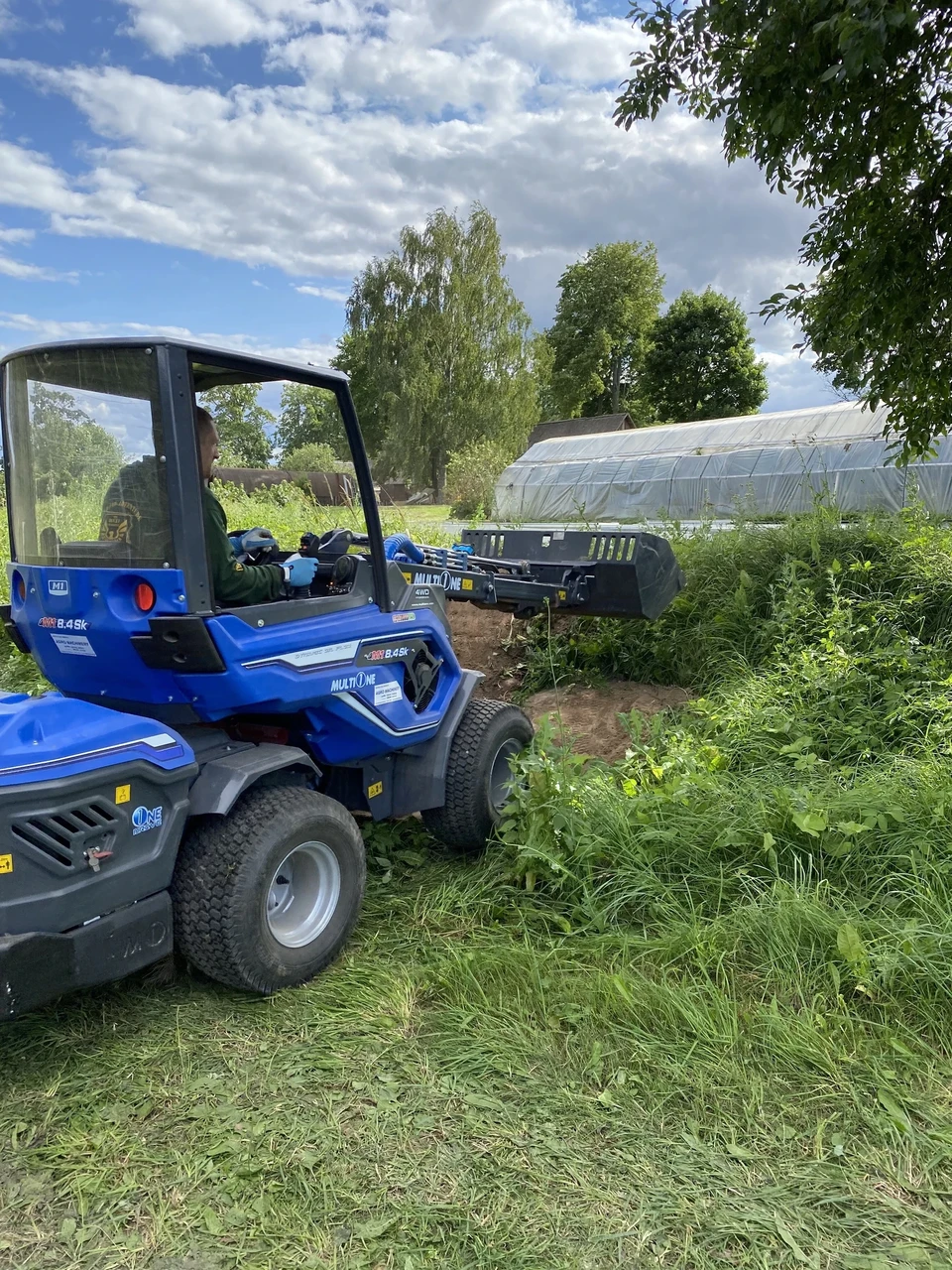 Mihkel Soosaar tööhoos oma talus. Foto: erakogu