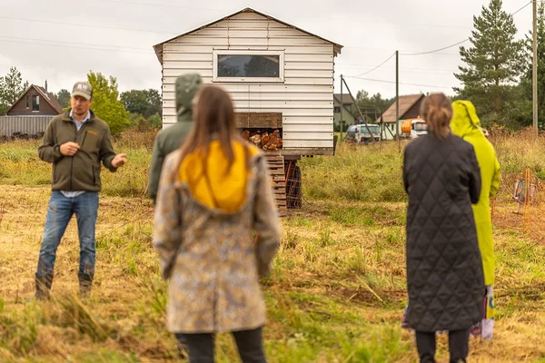 Tuleviku maaelu õppepäevalised Ahisilla taluaias. Foto: Katre Liiv