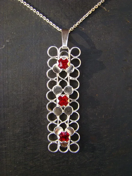 Ripats &quot;Pitsiline&quot; Hõbe 925, Swarovski kristallid. Omanik: Ilje Piir