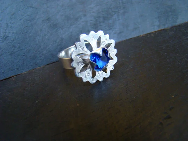Rukkilillesõrmus. Hõbe 925+Swarovski kristall. Omanik: Reeli Engelbrecht