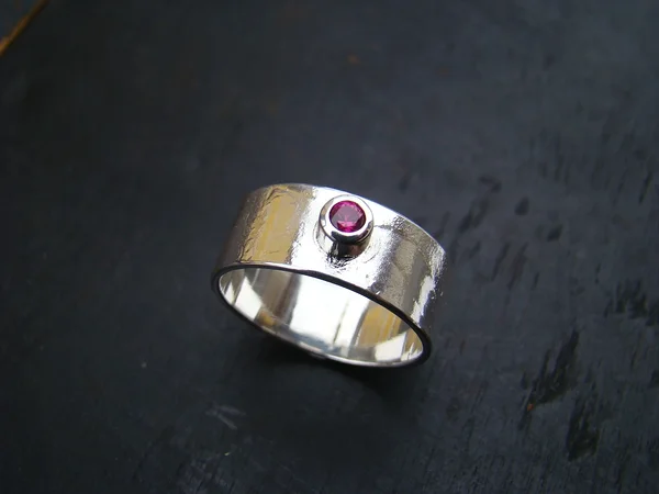 Sõrmus "Kibuvits" Hõbe 925+sünteetiline rubiin