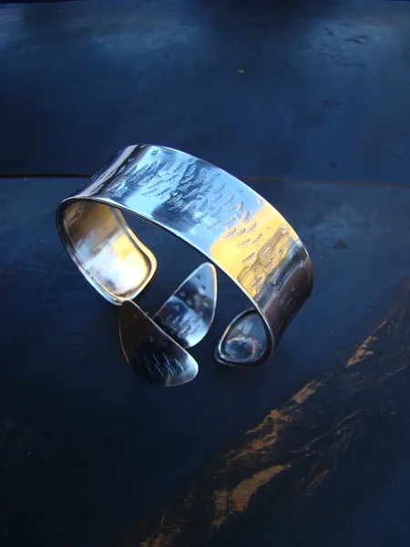 Käevõru ja kõrvarõngad "Metsatee". Hõbe 925. Omanik: Jana Raud, oksiid. Omanik: 