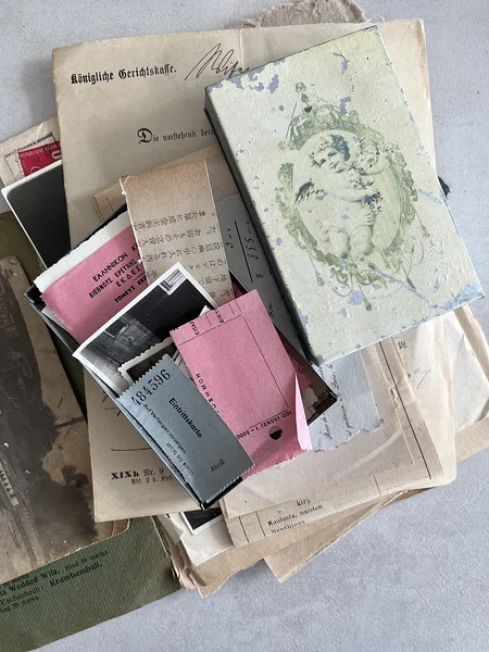 [vintage] Vintage Matchbox filled with Ephemera