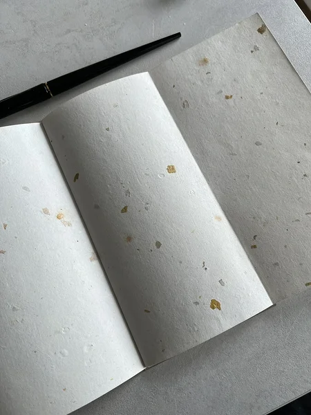 a handmade insert Büttenpapier