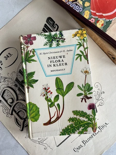 [vintage] New Flora botanical book, Moussalt