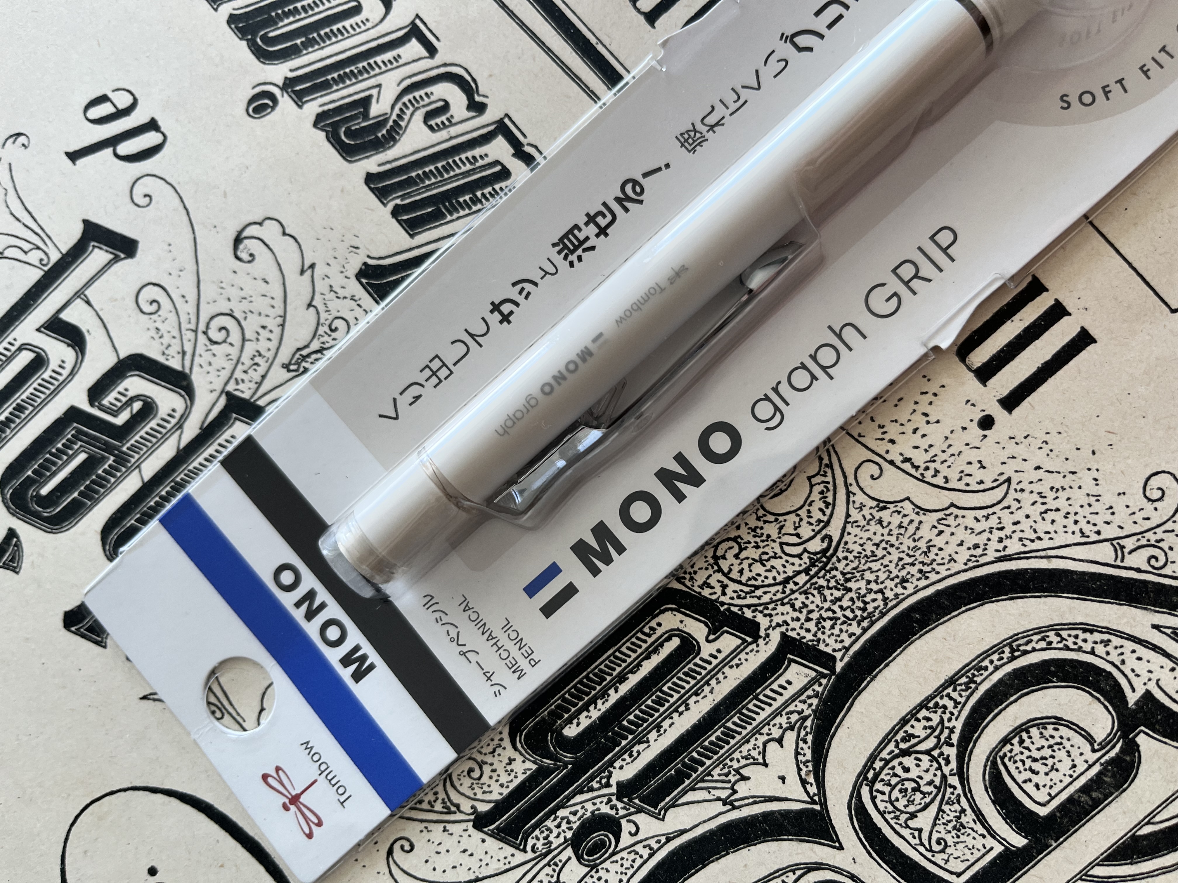 Graphgrip mehaaniline pliiats Tombow Graph Grip Mono 0.5 – Jonna Studio
