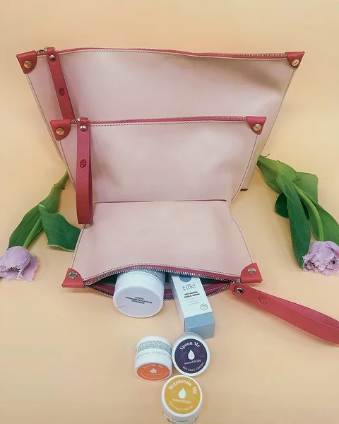 Nude & fuchsia pouches in 3 sizes