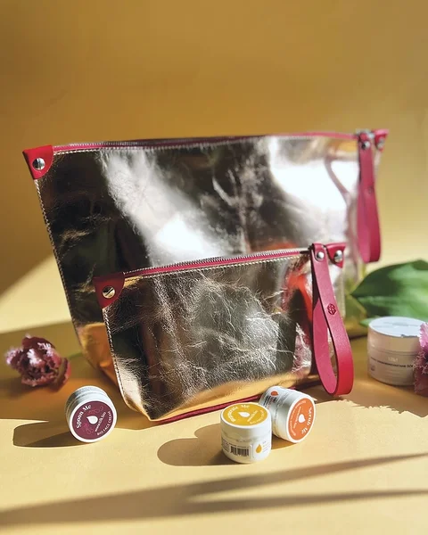 Shiny pink & fuchsia pouches