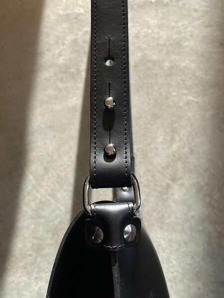 Black Daily Route strap adjustment