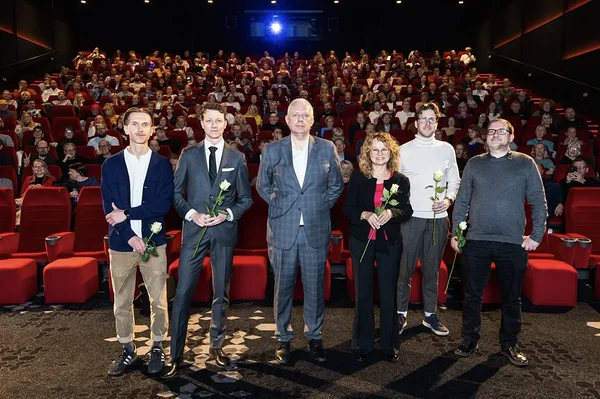 Brent Pere filmi "Kindral" esilinastusel. Brent oli filmi toimetaja.